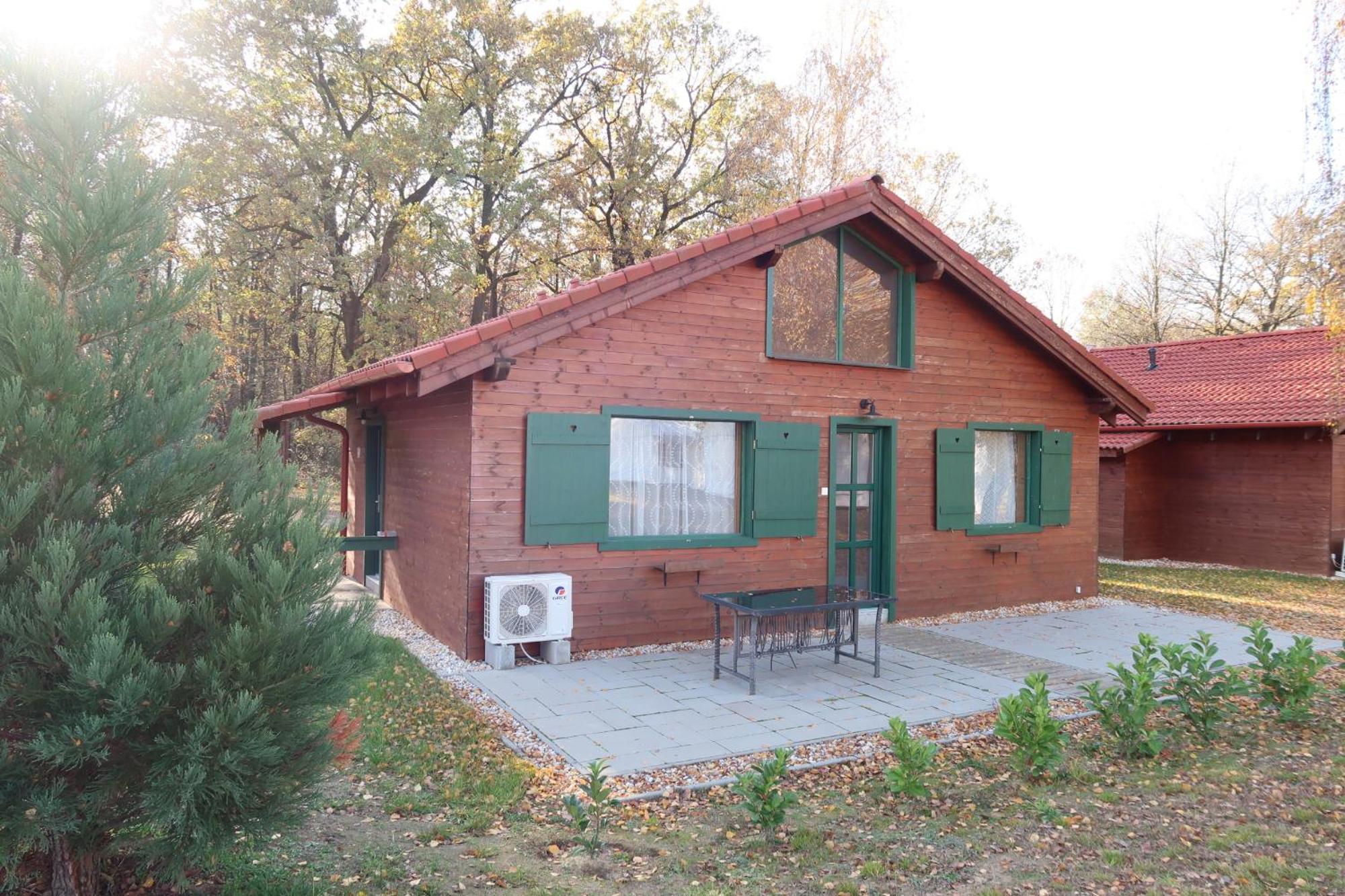 Volcz Csaladi Birtok * Ajka